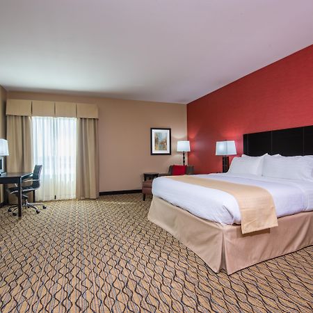 Holiday Inn Salina By Ihg מראה חיצוני תמונה