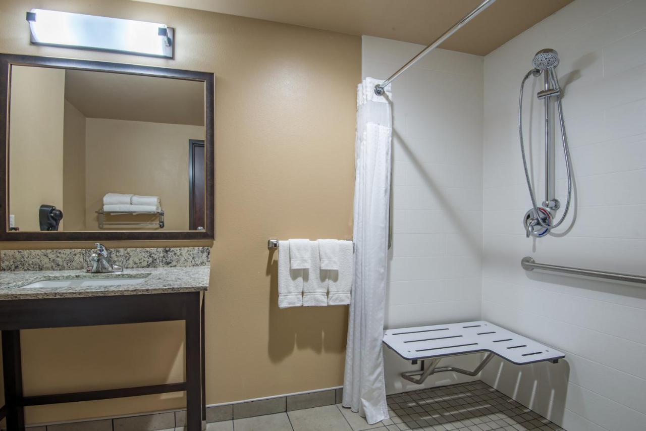 Holiday Inn Salina By Ihg מראה חיצוני תמונה