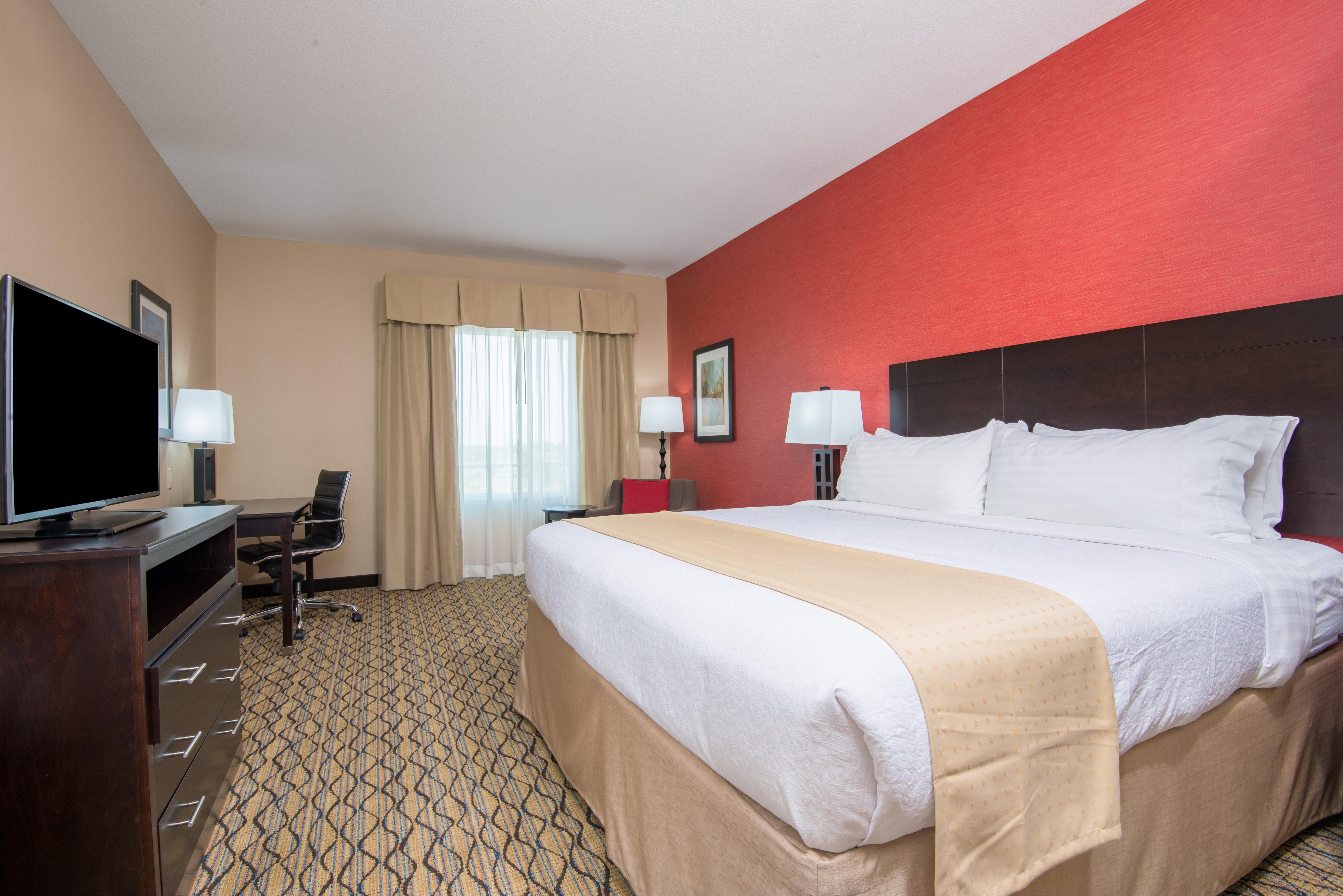 Holiday Inn Salina By Ihg מראה חיצוני תמונה