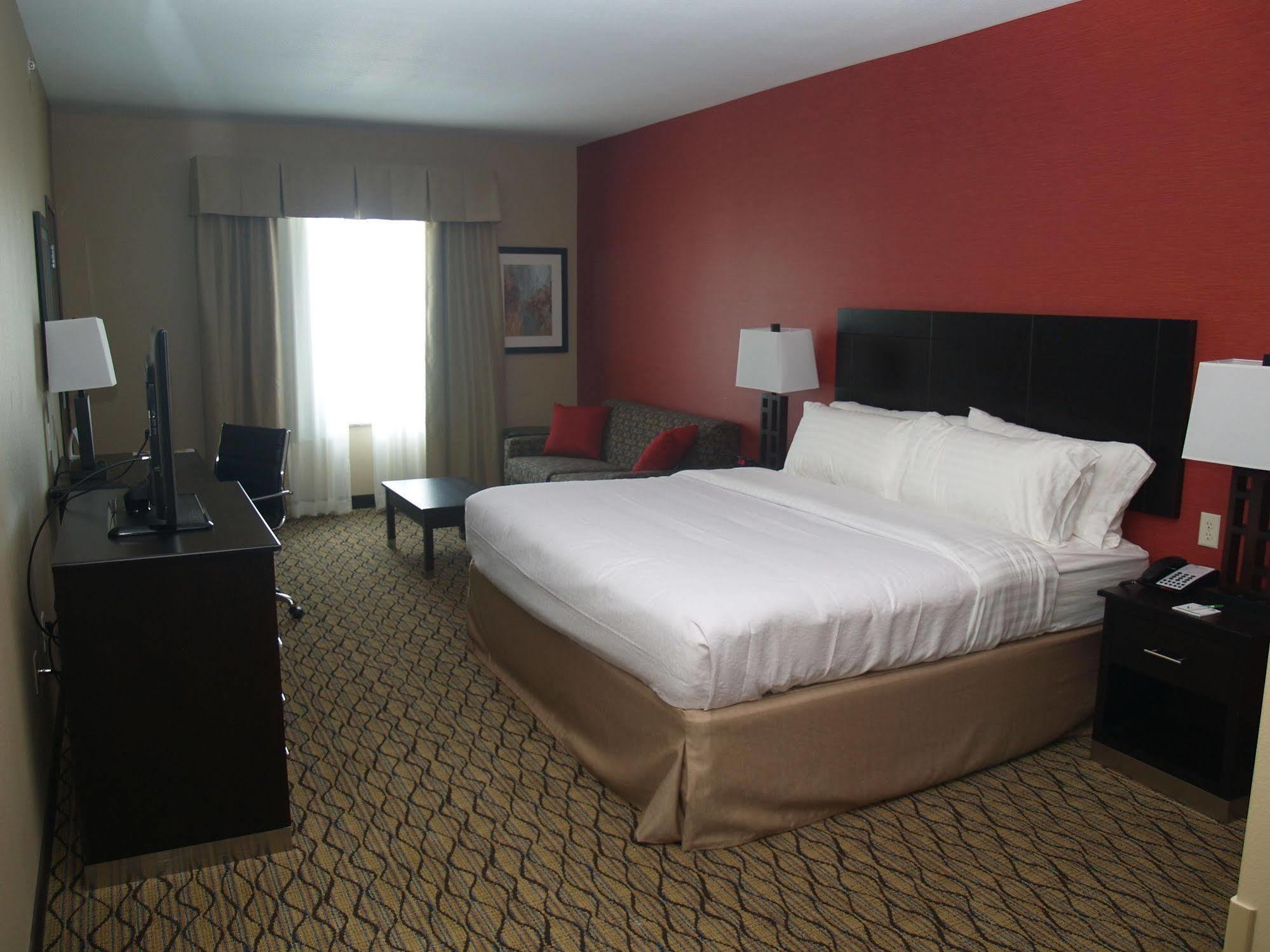 Holiday Inn Salina By Ihg מראה חיצוני תמונה
