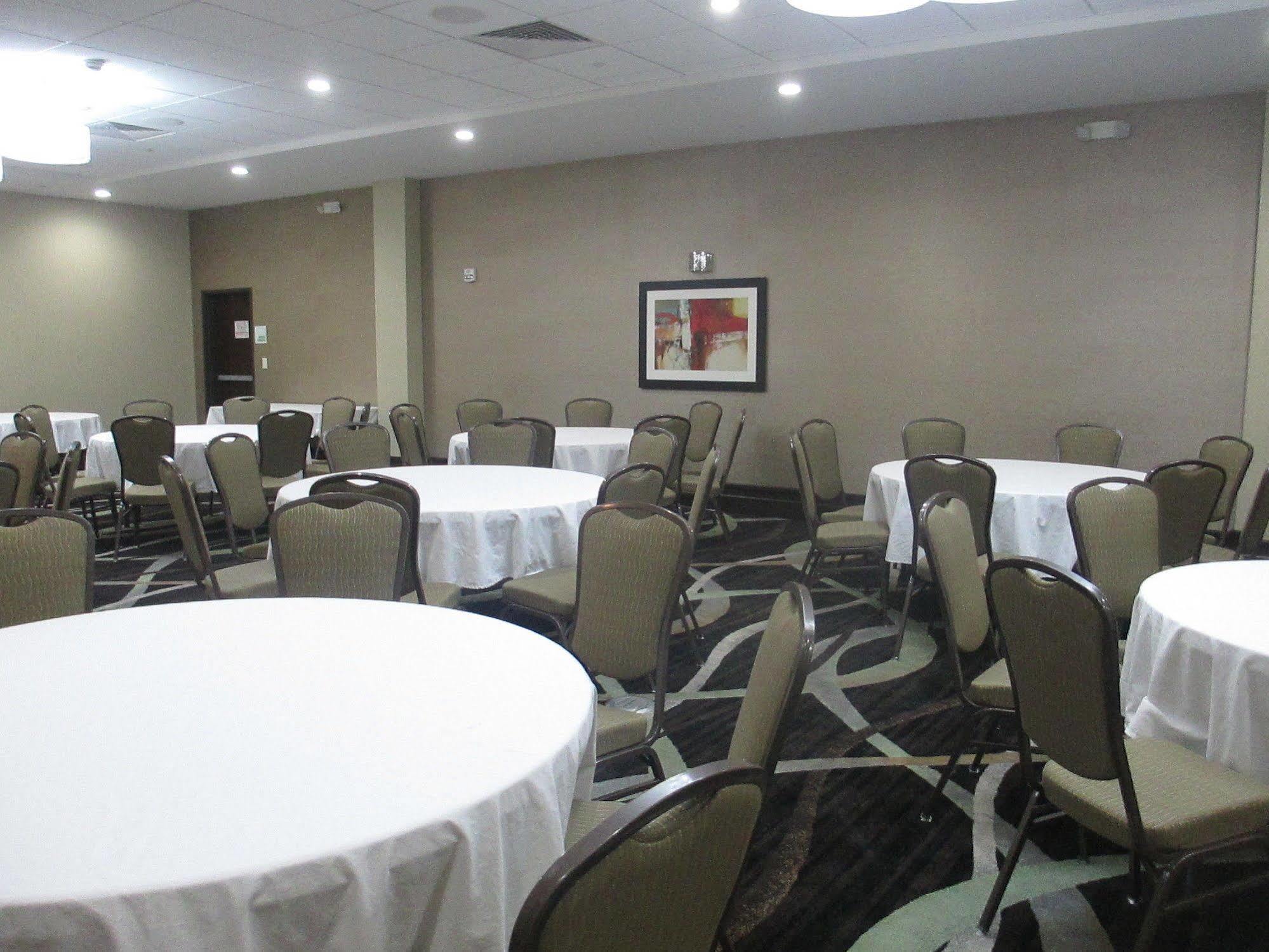Holiday Inn Salina By Ihg מראה חיצוני תמונה